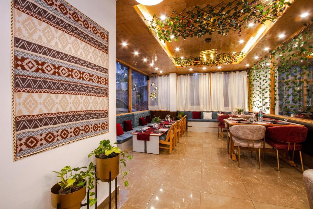 Hotel Eden Oaks Manāli Exterior foto